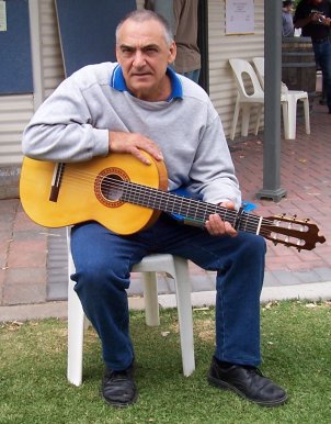 Sal Bonavita Nylonguitarist